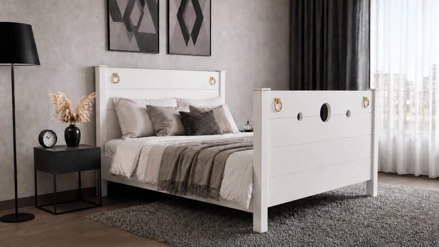 BOMINA Bett Modell Weiß mit goldenen Ringen im Schlafzimmer